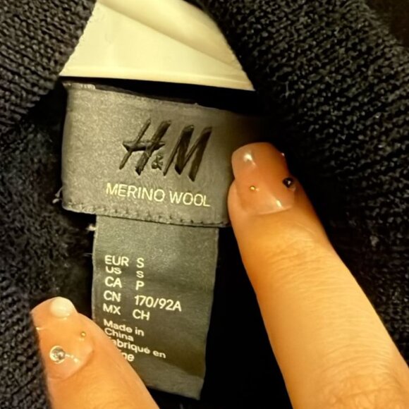 Black Sweater - Picture 3 of 4